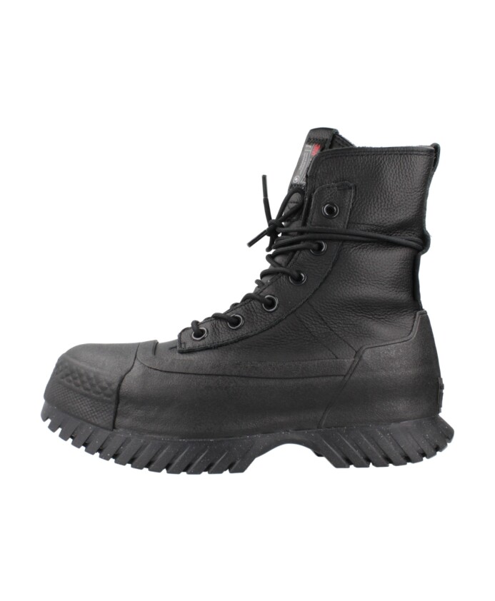 bottes-lacees-elegantes-avec-semelles-crantees