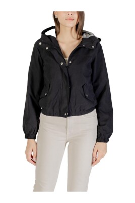 veste-a-capuche-a-col-roule-noire-avec-poches