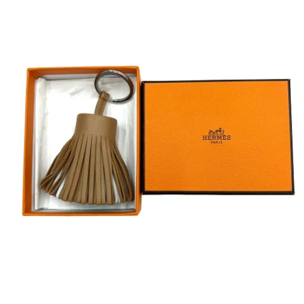 Hermès Vintage Tweedehands Hermès sleutelhanger van bruin leer Brown Dames