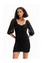 robe-noire-a-manches-courtes-et-col-en-v