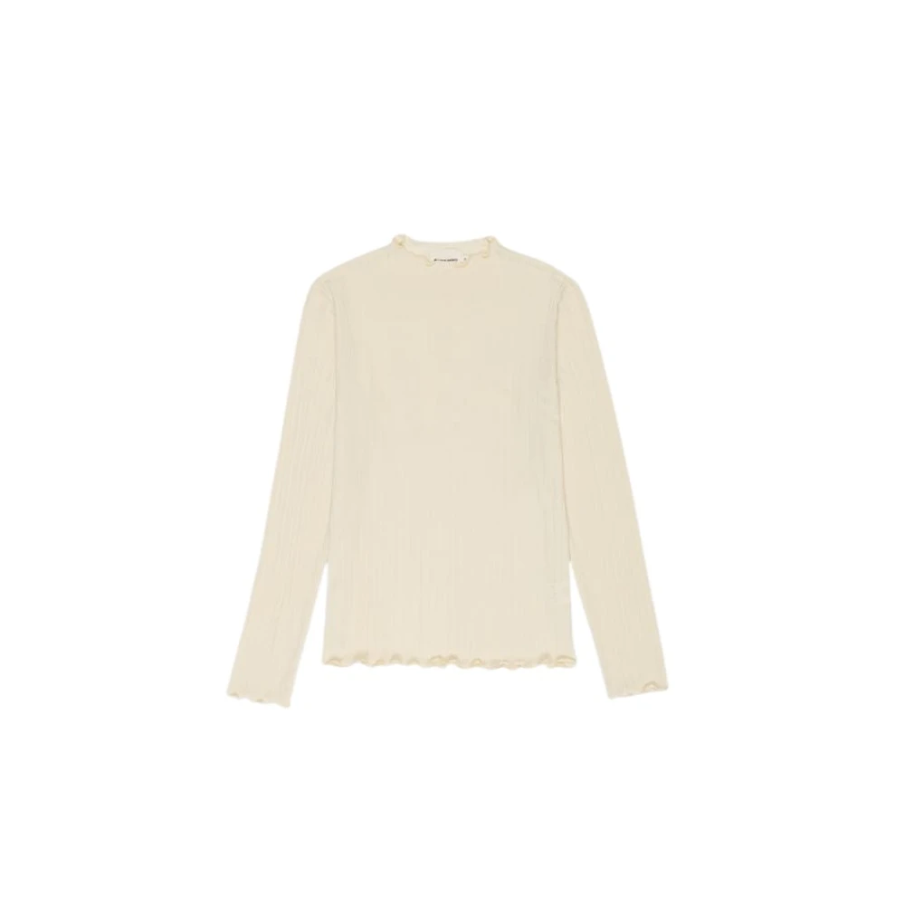 The New Society Vanilla Cream Tee met opstaande kraag White Dames