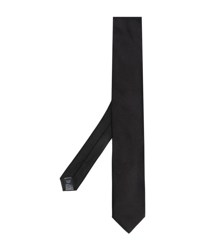 cravate-en-soie-noire-style-elegant