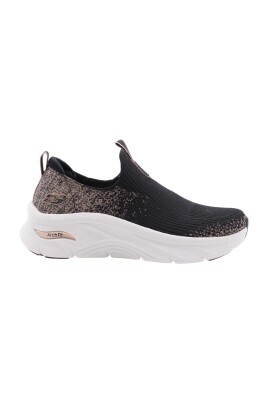 lightweight-sneaker-for-active-lifestyle