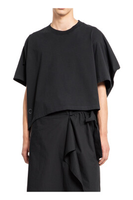 embroidered-logo-black-t-shirt