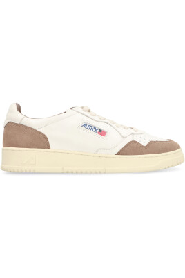 sneakers-basses-en-cuir-avec-inserts-en-daim