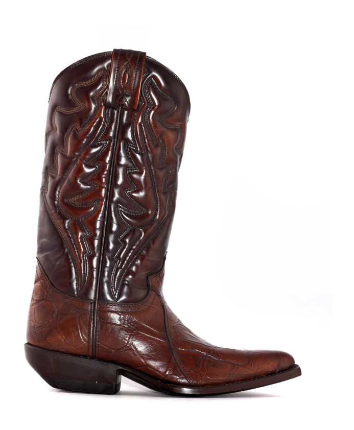 bottes-en-cuir-de-louest-avec-motifs-sculptes