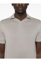 polo-beige-en-coton-avec-col-en-v