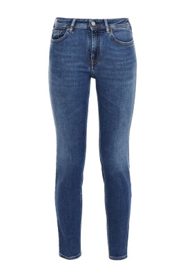 jean-en-denim-bleu-moyen-avec-fermeture-boutonnee