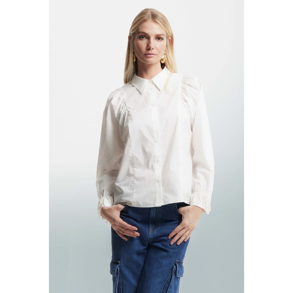Kocca Elegante Shirt met Gerimpelde Schouders White Dames