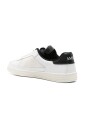 sneakers-blanches-avec-etoiles-noires