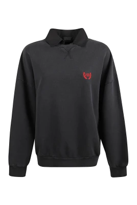 Topp med broderad pikétröjekrage
