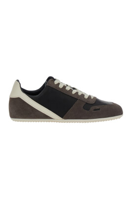 sneakers-noires-a-bas-prix-avec-inserts-en-daim