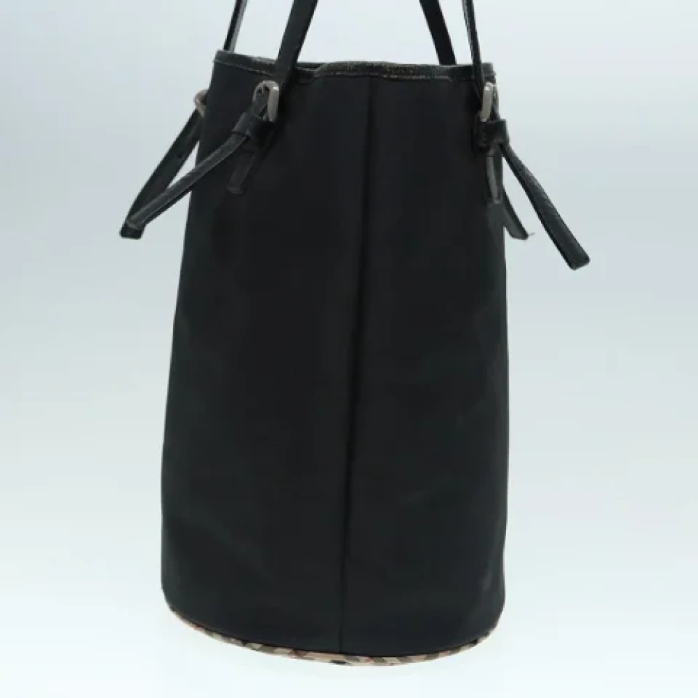 Burberry Vintage Pre-owned Nylon shoulder-bags Black Dames