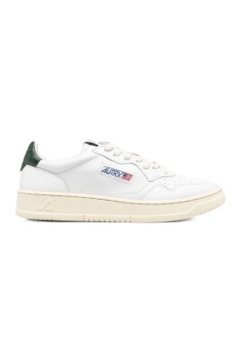 sneakers-en-cuir-blanc-avec-talon-bleu