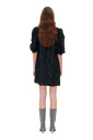 mini-robe-noire-avec-effet-effiloche