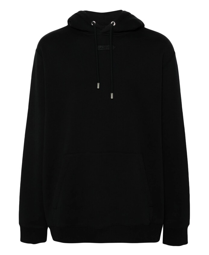 zwarte-hoodie-met-patch