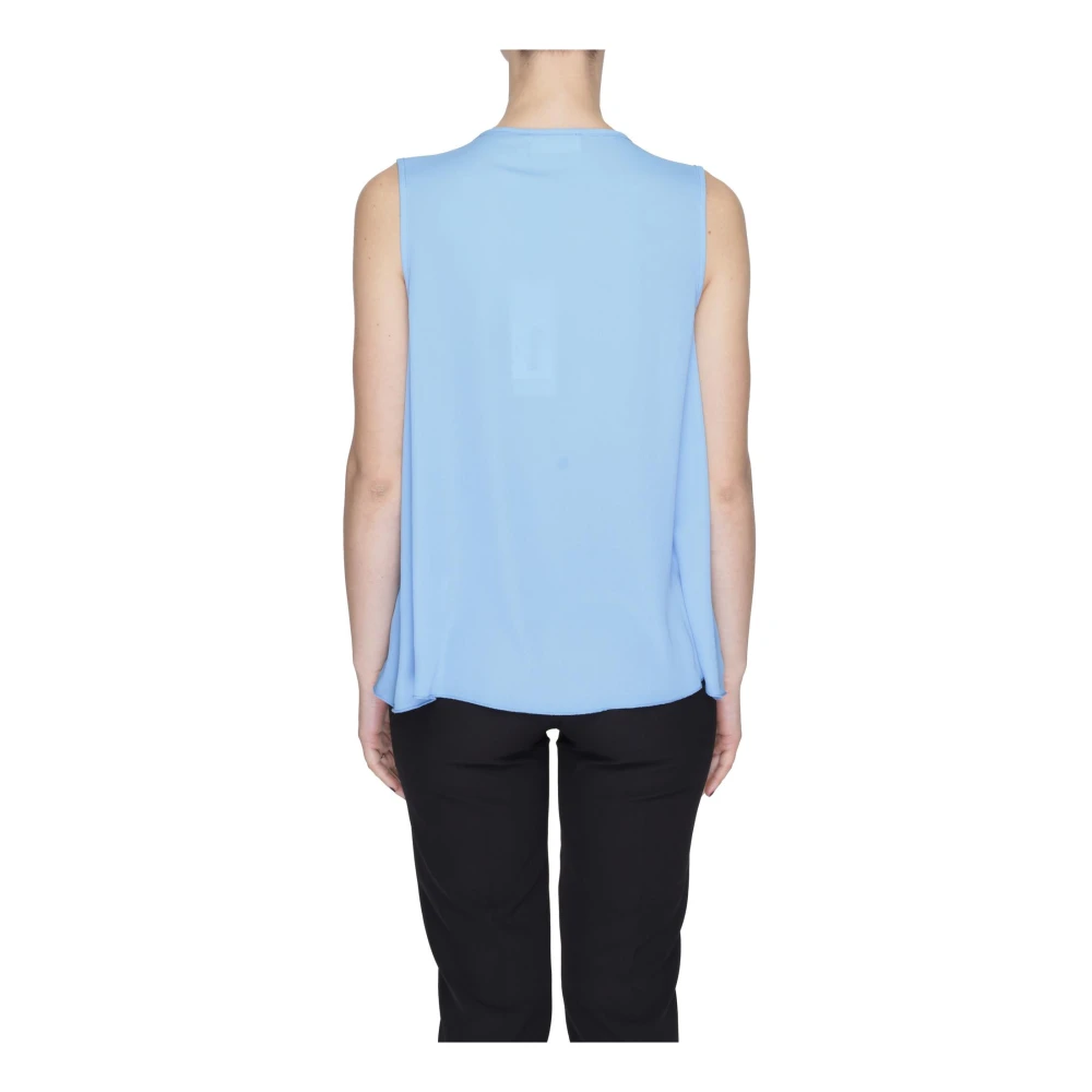 Sandro Ferrone Lichtblauwe mouwloze V-hals blouse Blue Dames