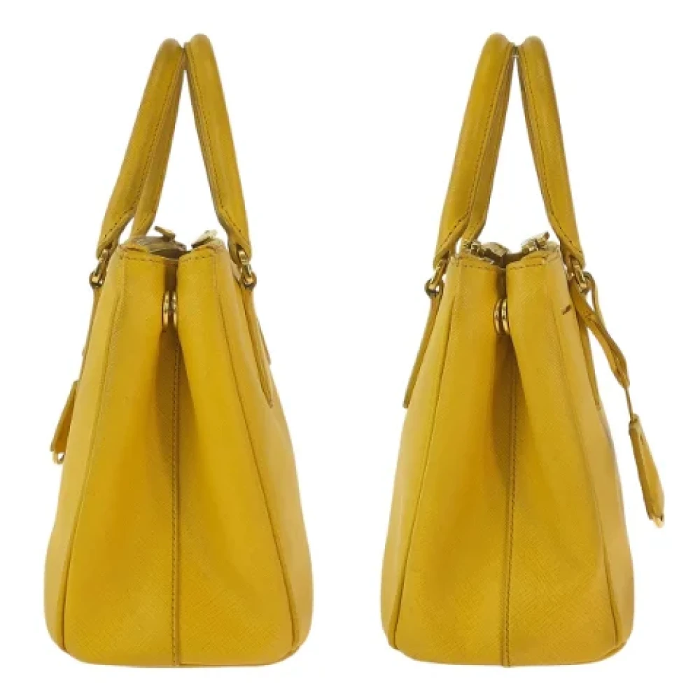 Prada Vintage Pre-owned Leather totes Yellow Dames