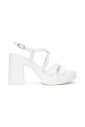 sandales-blanches-en-cuir-avec-plateforme