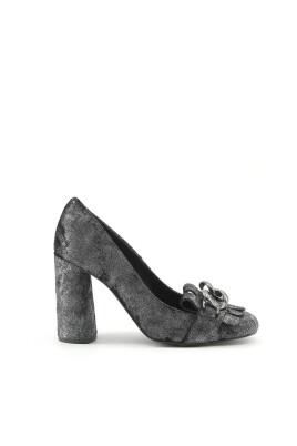 velvet-chain-pumps-metallic-style