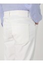 jean-relax-coupe-decontractee-en-coton-blanc