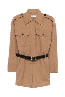 beige-trousers-with-style