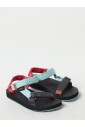 sandales-multicolores-pour-jouer-activement