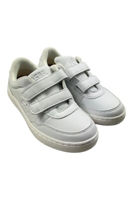 newborn-boy-white-sneakers