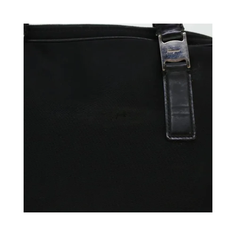 Salvatore Ferragamo Pre-owned Zwarte Nylon Handtas van Salvatore Ferragamo Black Dames