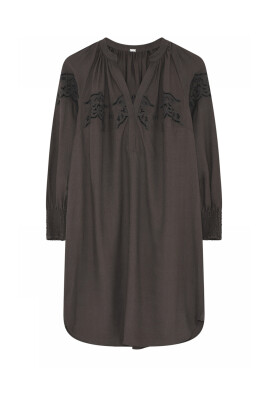 short-dress-with-embroidered-details