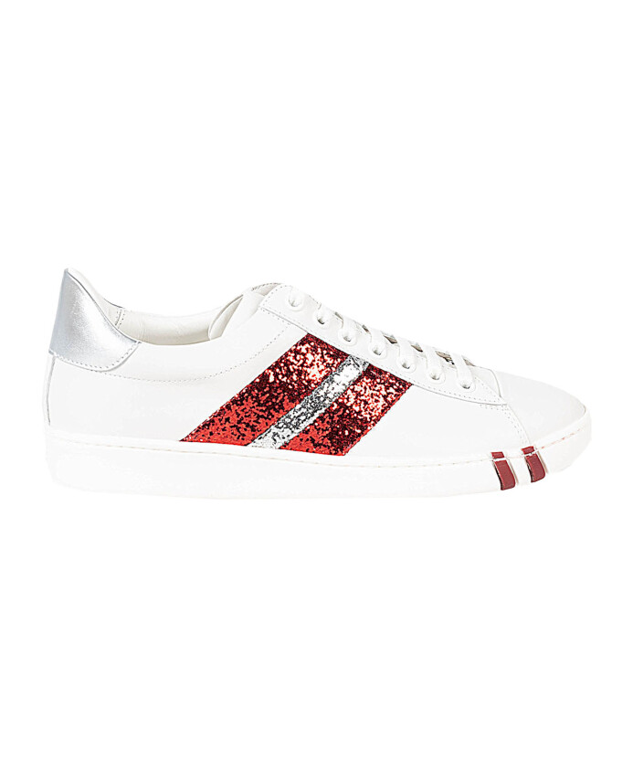 sneakers-stylish-avec-lacets-confortables