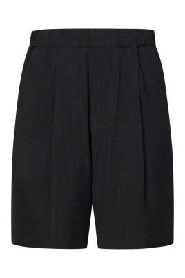 black-bermuda-shorts-one-pleat-design