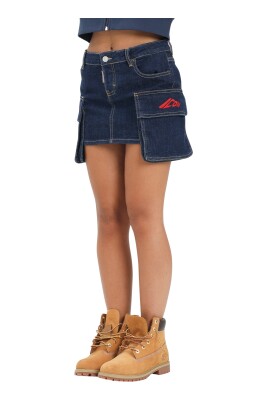 jupe-courte-en-denim-bleu-style-utilitaire