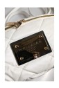 sac-banane-matelasse-avec-plaque-logo