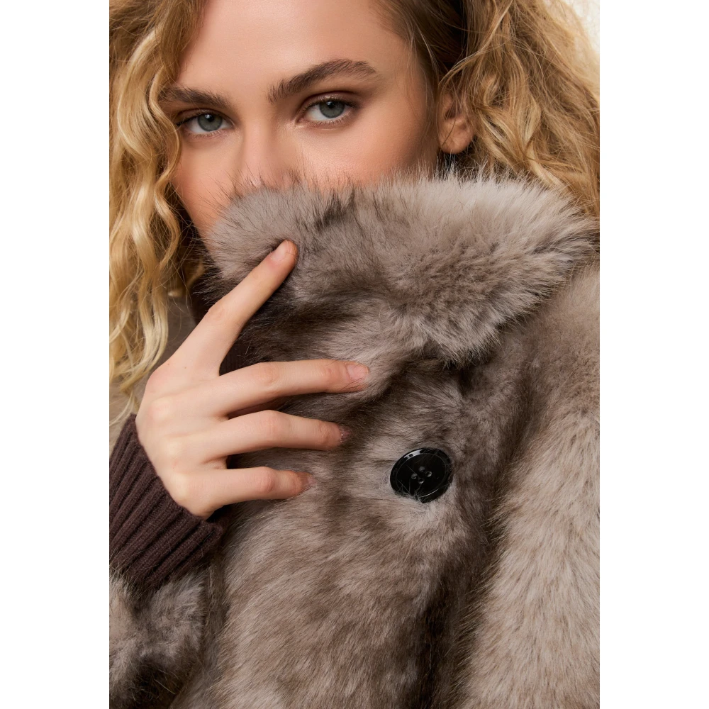 Cesare Gaspari Elegante Bruine Nep Bontjas Luxe Winterkleding voor Vrouwen Bruin Brown Dames