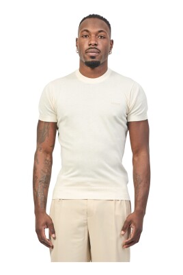 t-shirt-beige-avec-bord-cotele