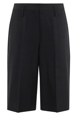 black-bermuda-shorts-with-side-pockets