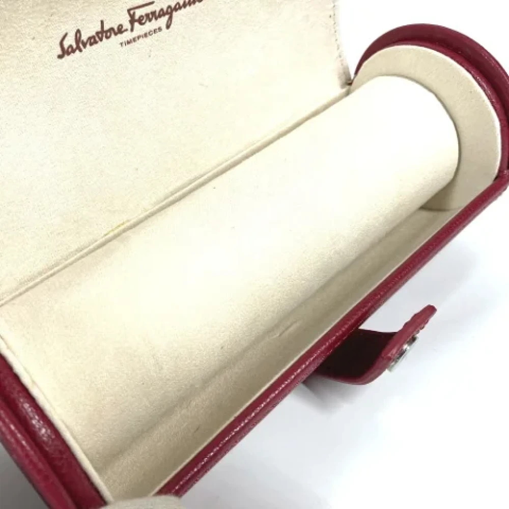 Salvatore Ferragamo Pre-owned Leather home-office Red Dames