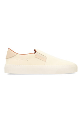 slip-on-sneakers-with-round-toeline
