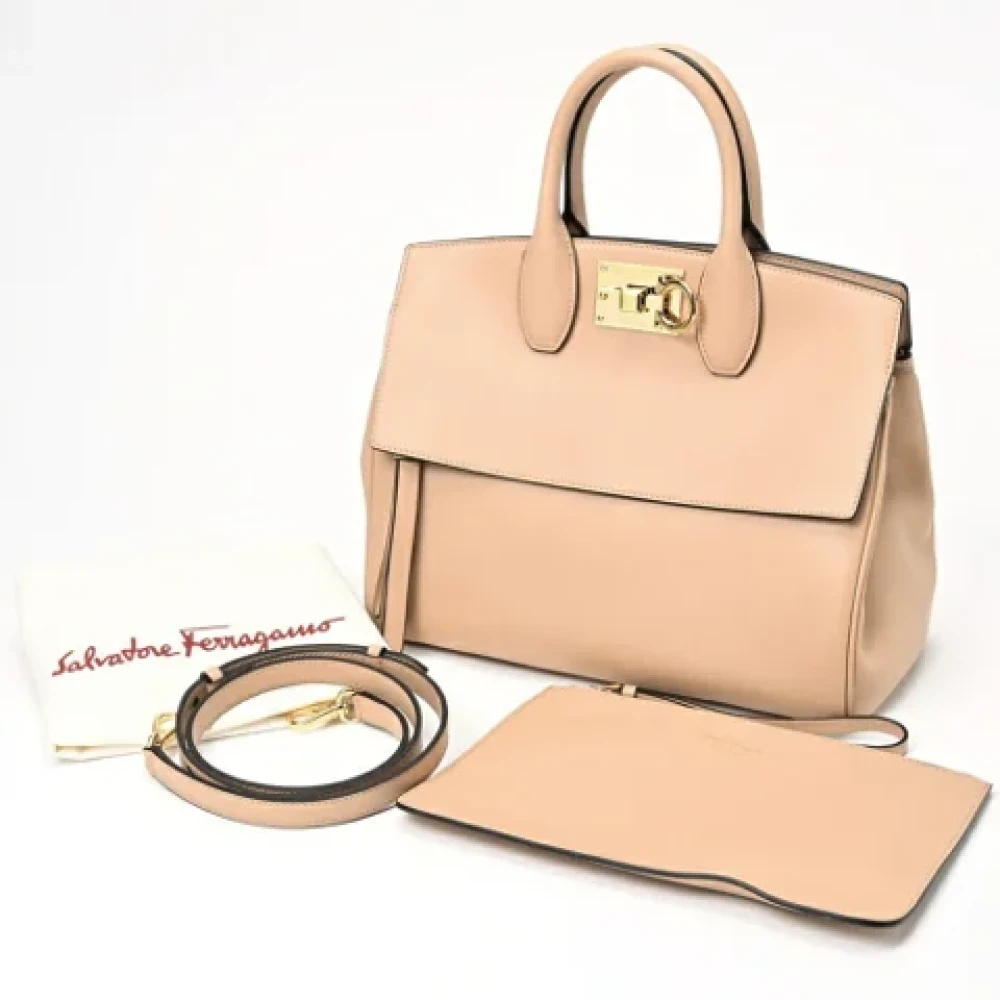 Salvatore Ferragamo Pre-owned Leather handbags Beige Dames