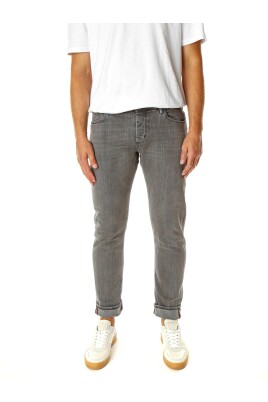black-tapered-fit-mid-waist-jeans