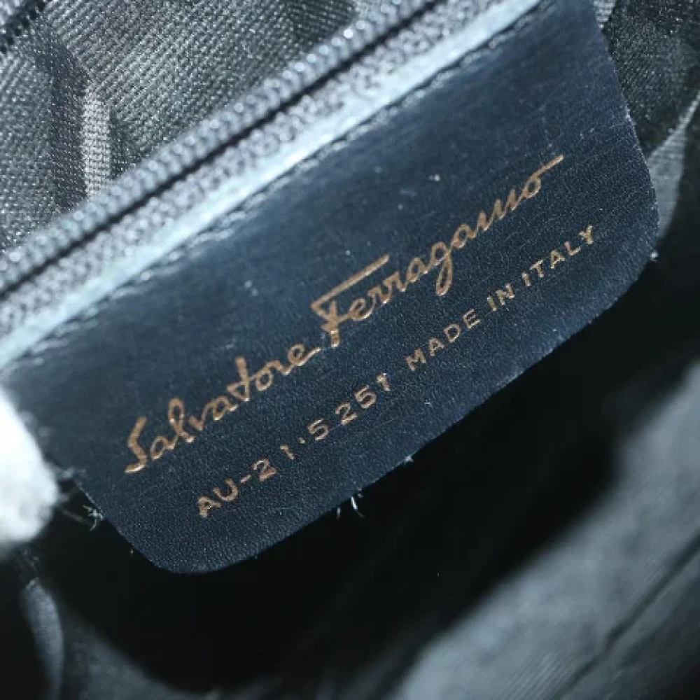 Salvatore Ferragamo Pre-owned Nylon handbags Black Dames