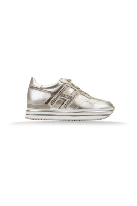 baskets-en-cuir-avec-detail-en-daim