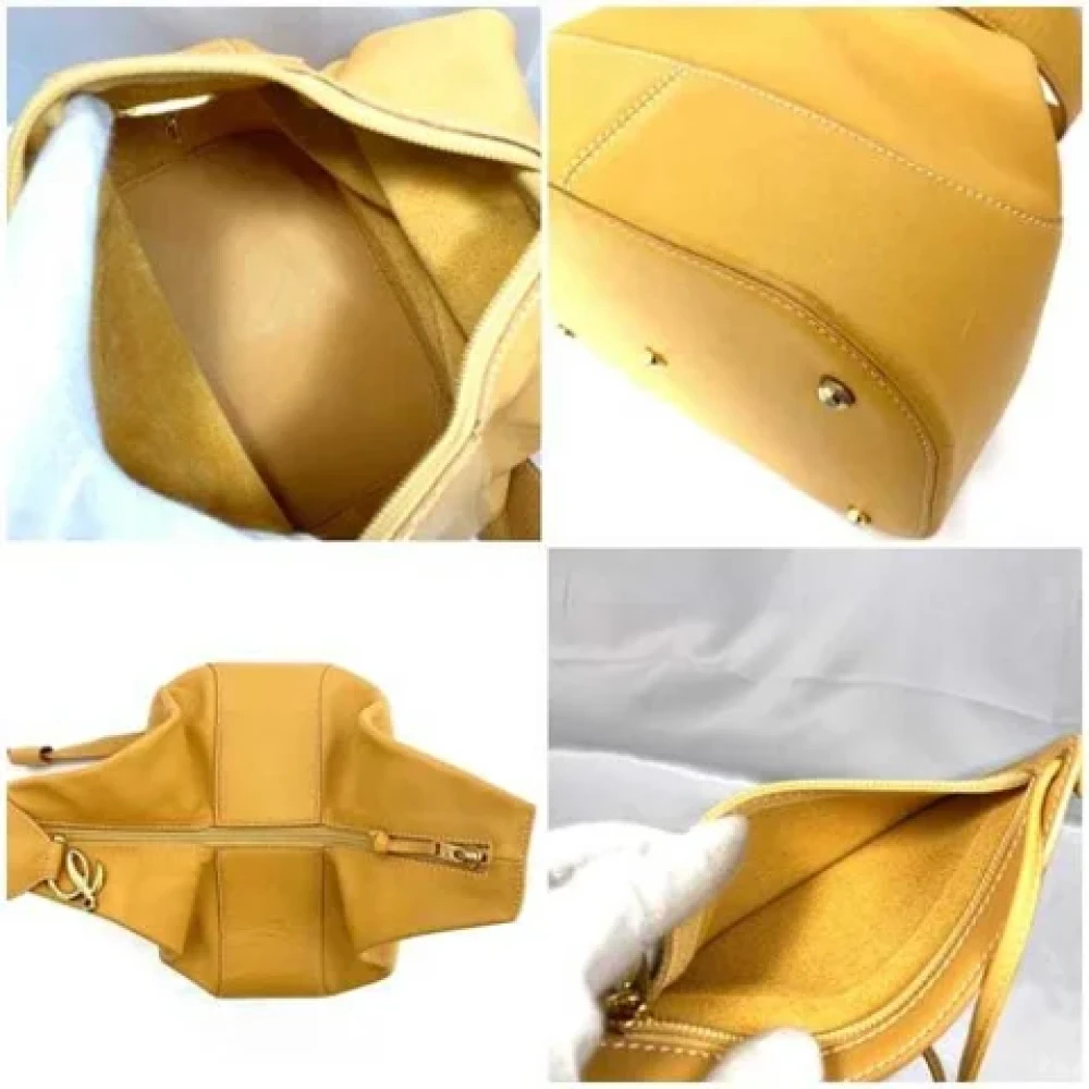 Loewe Pre-owned Fabric shoulder-bags Yellow Dames