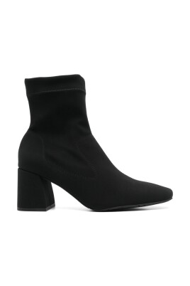 black-boots-with-heels