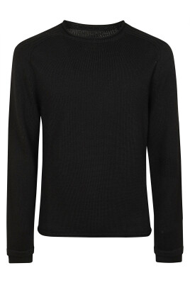 round-neck-knitwear