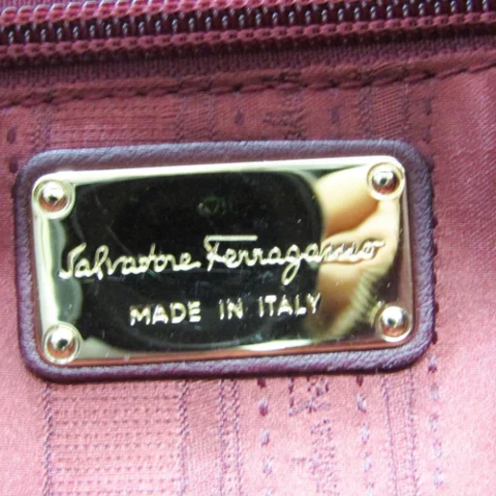 Salvatore Ferragamo Pre-owned Leather shoulder-bags Red Dames