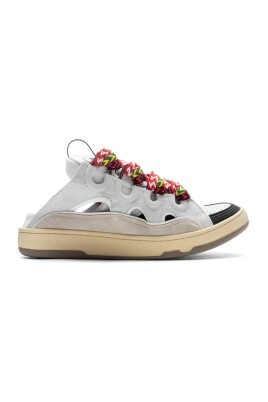 baskets-en-cuir-blanc-avec-detail-en-daim