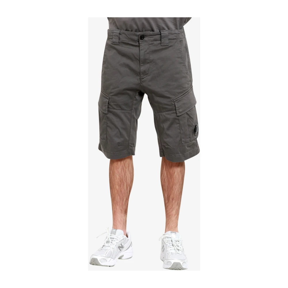 C.P. Company Cargo Stretch Shorts met Iconische Lens Gray Heren