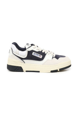 sneakers-blanches-en-cuir-et-daim